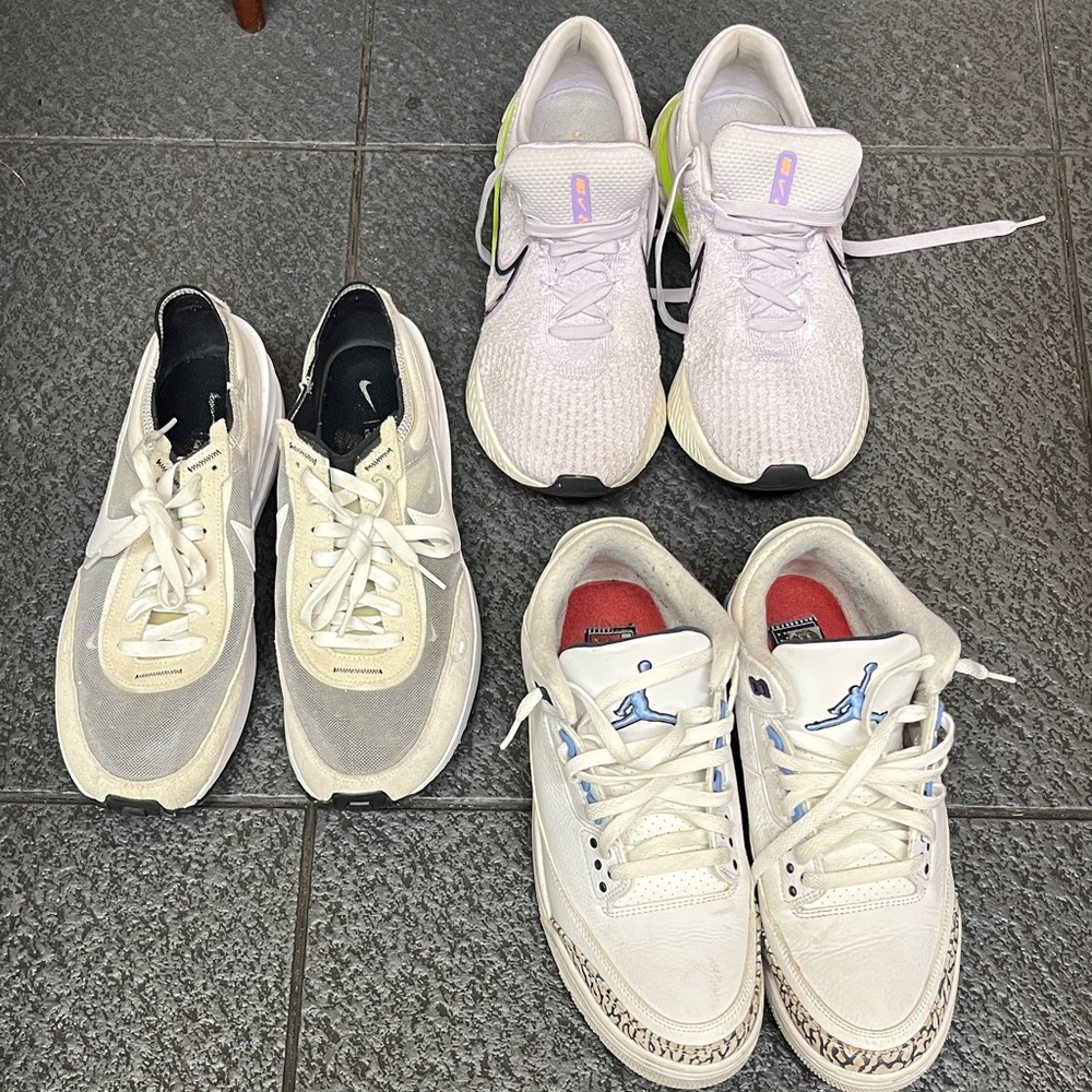 3 pairs of Nikes.
Ghost Grape Reacts - 10.5
Jordans - 9.5
Other Nike - 10.5